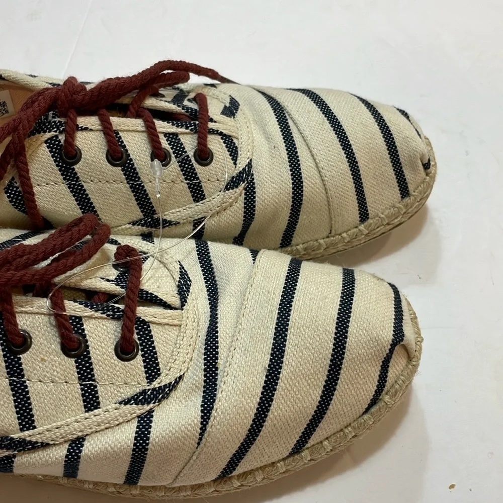 TOMS cream striped espadrille canvas lace up summer sneakers size 8.5